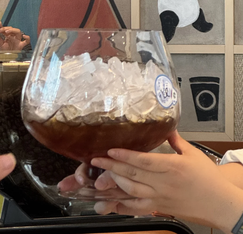 世界地球日星巴克自带杯活动回顾:免费中杯美式与各路创意容器大赏 世界地球日星巴克自带杯活动回顾:免费中杯美式与各路创意容器大赏