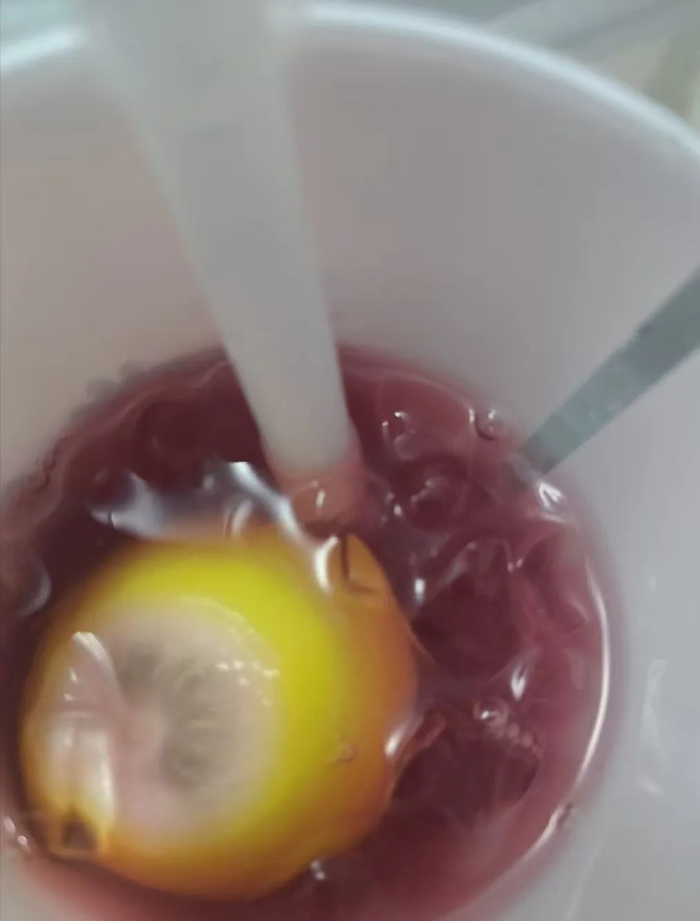 瑞幸柠檬茶回归后配方出错:半个黄柠檬加错饮品引发员工顾客双重不满 瑞幸柠檬茶回归后配方出错:半个黄柠檬加错饮品引发员工顾客双重不满