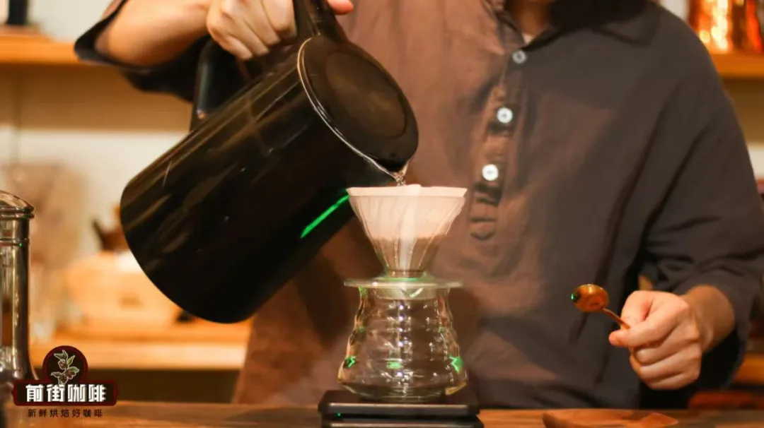 霍夫曼V60五段式冲煮法详解:拉奥摇杯配合分段注水的实操指南 霍夫曼V60五段式冲煮法详解:拉奥摇杯配合分段注水的实操指南