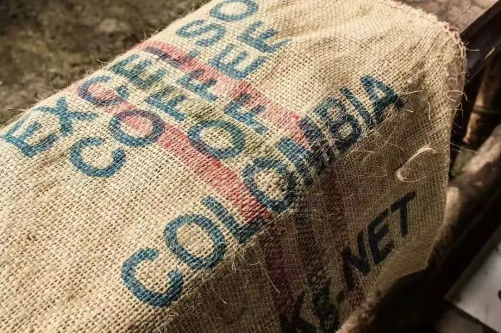 咖啡生豆分级制度全解析:筛网、海拔与瑕疵率三大标准及肯尼亚分级特点 咖啡生豆分级制度全解析:筛网、海拔与瑕疵率三大标准及肯尼亚分级特点