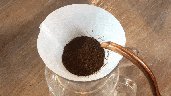手冲闷蒸时间该多长?详解注水手法与闷蒸水量对萃取的影响 手冲闷蒸时间该多长?详解注水手法与闷蒸水量对萃取的影响