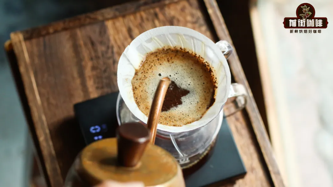 V60滤杯为何经久不衰?从命名由来到锥形、大孔与螺旋肋骨的设计解析 V60滤杯为何经久不衰?从命名由来到锥形、大孔与螺旋肋骨的设计解析