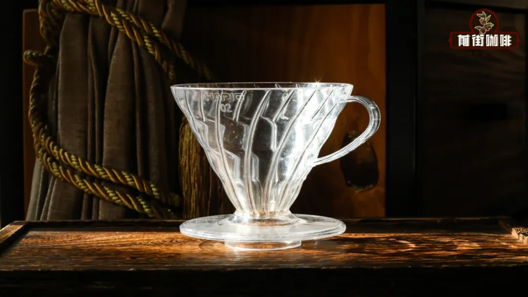 V60滤杯为何经久不衰?从命名由来到锥形、大孔与螺旋肋骨的设计解析 V60滤杯为何经久不衰?从命名由来到锥形、大孔与螺旋肋骨的设计解析