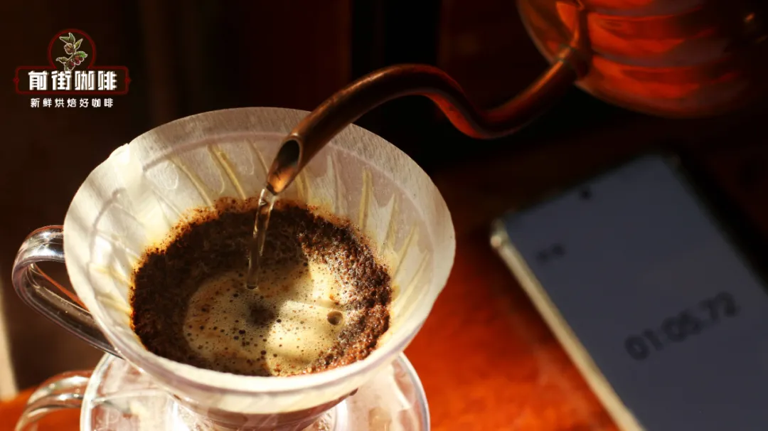 V60滤杯为何经久不衰?从命名由来到锥形、大孔与螺旋肋骨的设计解析 V60滤杯为何经久不衰?从命名由来到锥形、大孔与螺旋肋骨的设计解析