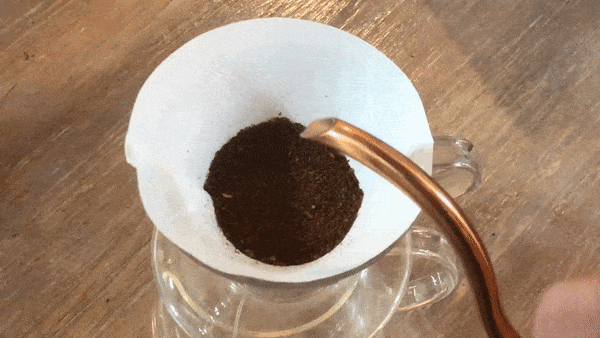 手冲闷蒸时间该多长?详解注水手法与闷蒸水量对萃取的影响 手冲闷蒸时间该多长?详解注水手法与闷蒸水量对萃取的影响