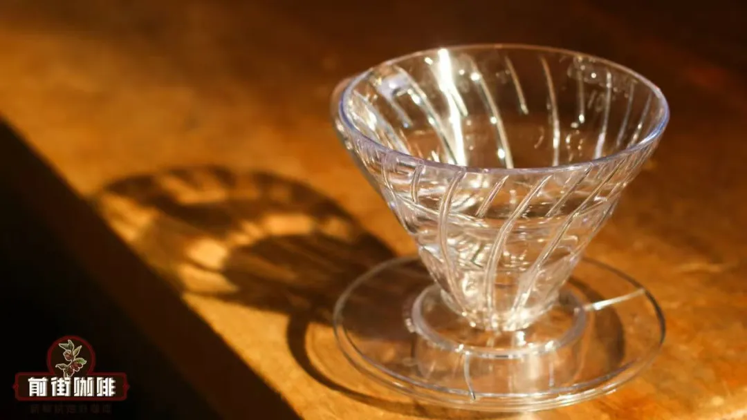 V60滤杯为何经久不衰?从命名由来到锥形、大孔与螺旋肋骨的设计解析 V60滤杯为何经久不衰?从命名由来到锥形、大孔与螺旋肋骨的设计解析