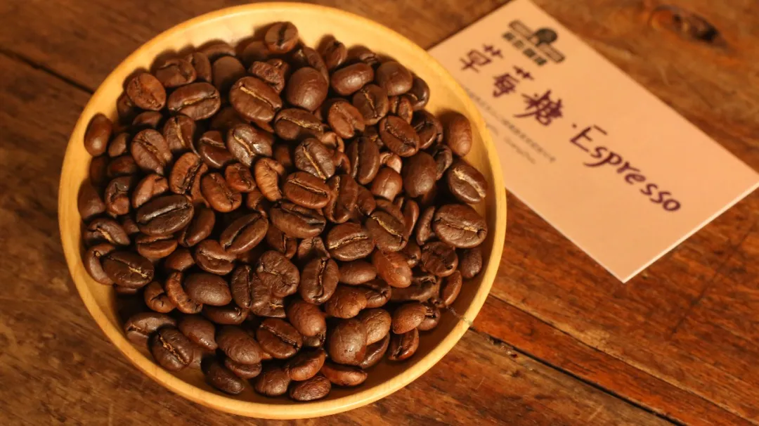 姜葱白切鸡风味牛奶搭配意式咖啡:参数比例与特调制作思路全解析 姜葱白切鸡风味牛奶搭配意式咖啡:参数比例与特调制作思路全解析