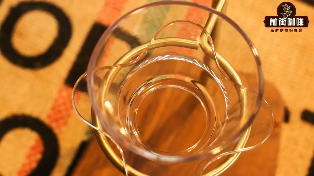 平底滤杯与V60锥形滤杯该怎么选?大底孔蛋糕滤杯手冲参数与实战解析 平底滤杯与V60锥形滤杯该怎么选?大底孔蛋糕滤杯手冲参数与实战解析