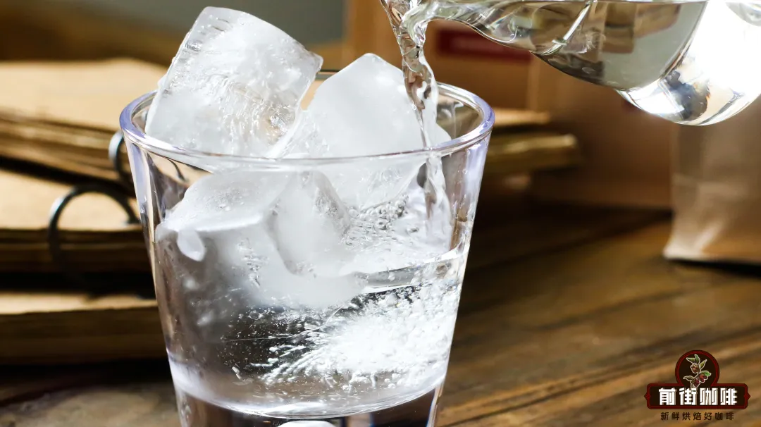 椰子美式怎么做才好喝？椰子水与咖啡豆挑选及萃取比例全解析