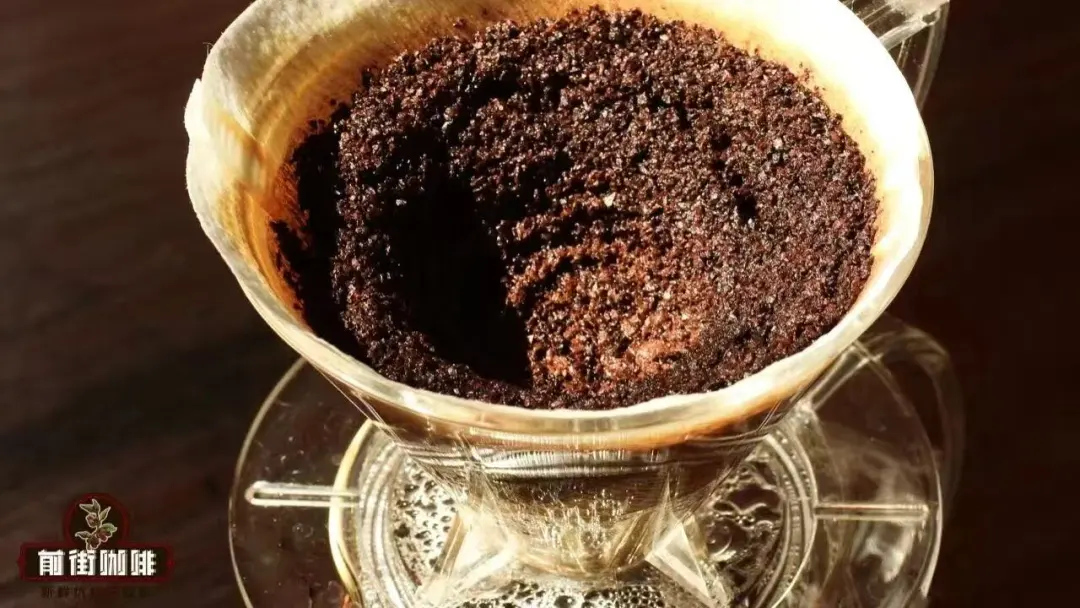 手冲咖啡粉床平坦不等于难喝,揭秘深坑成因与冲出均匀深坑的三大要点 手冲咖啡粉床平坦不等于难喝,揭秘深坑成因与冲出均匀深坑的三大要点