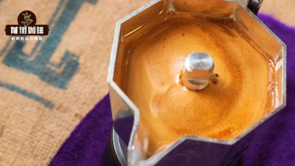 摩卡壶做拿铁的花式玩法：牛奶该倒在上壶还是下壶？实测两种另类萃取方式
