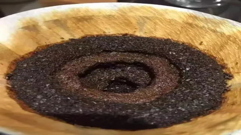 陨石冲手法解析：深烘浓苦咖啡豆的手冲技巧与参数详解