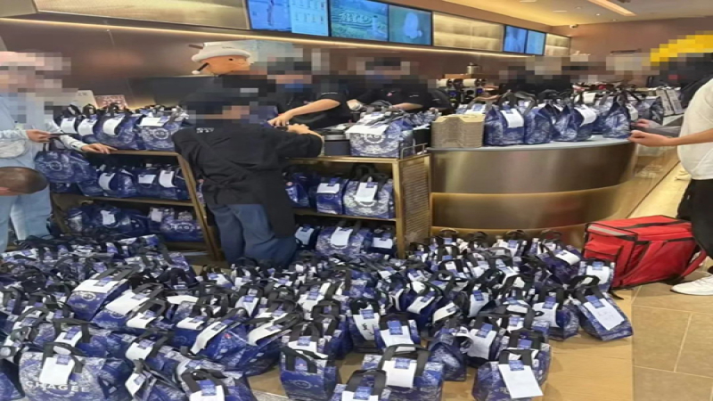 立秋外卖大战引发连锁茶饮爆单，门店不堪重负临时打烊应对积压订单