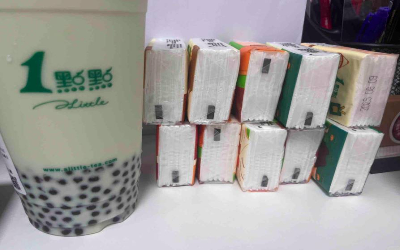 茶饮外卖起送门槛引热议：一杯难送、凑单买纸巾，消费者与门店各有苦衷