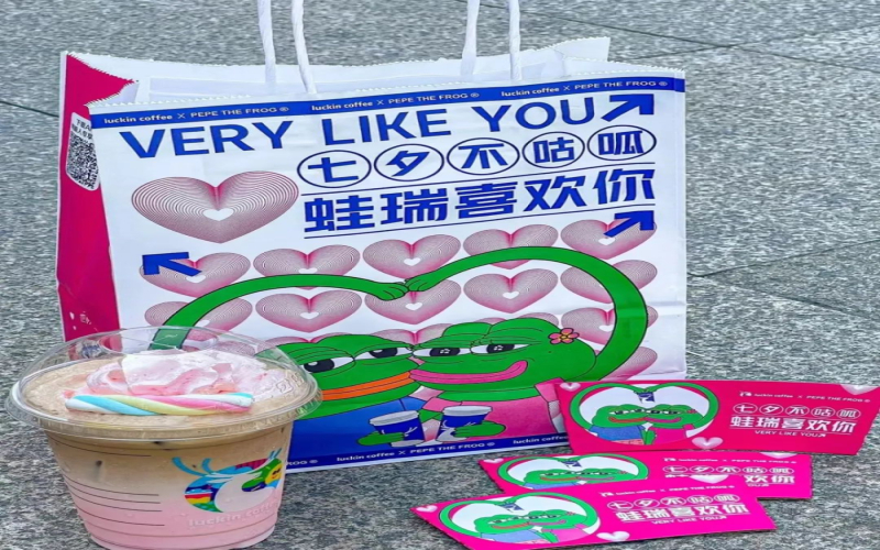 瑞幸咖啡情人节玩转反向营销：线条小狗联名与带刺玫瑰拿铁如何打动年轻单身群体