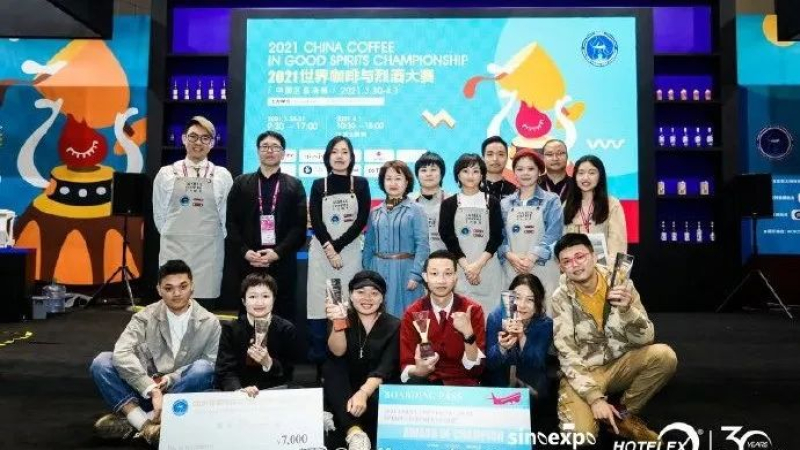 牛奶澄清术揭秘：透明拿铁咖啡风味实测与制作全解析