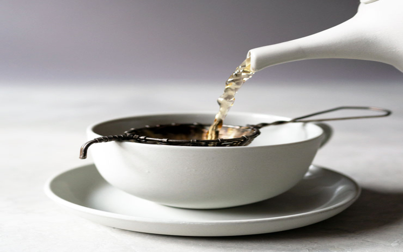 西方红茶冲泡十大法则：从茶叶选择到倒奶顺序，奥威尔怎么说？红茶涩味与加奶全解析