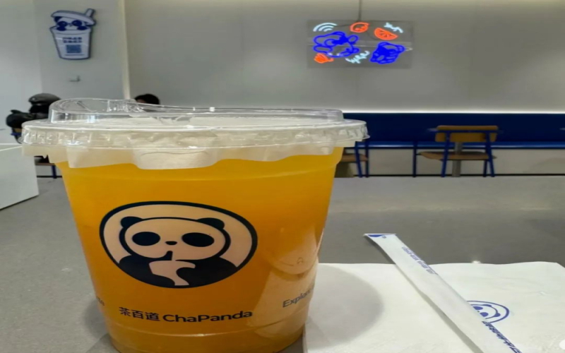 茶百道果蔬汁热销背后：门店员工手工榨汁压力陡增