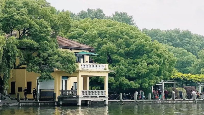 西湖畔石函精舍星巴克门店租约到期，最美湖畔咖啡空间或迎谢幕