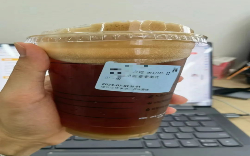 瑞幸啤酒美式实测：无醇啤酒入咖，打工人越喝越困引热议
