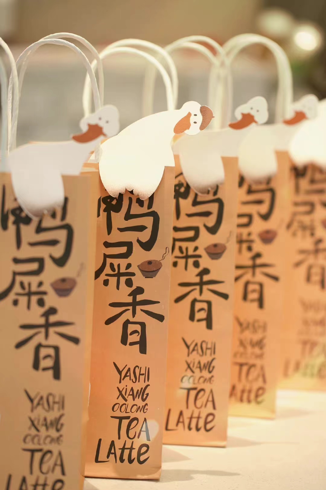 奈雪抢注鸭屎香商标引争议，网红茶饮扎堆使用小众茶底能否长久？