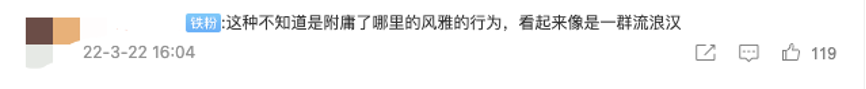 上海网友公交站台演绎露营风咖啡时光,黑胶唱片与特调引发舆论两极评价 上海网友公交站台演绎露营风咖啡时光,黑胶唱片与特调引发舆论两极评价