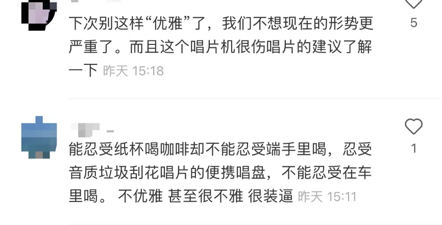 上海网友公交站台演绎露营风咖啡时光,黑胶唱片与特调引发舆论两极评价 上海网友公交站台演绎露营风咖啡时光,黑胶唱片与特调引发舆论两极评价