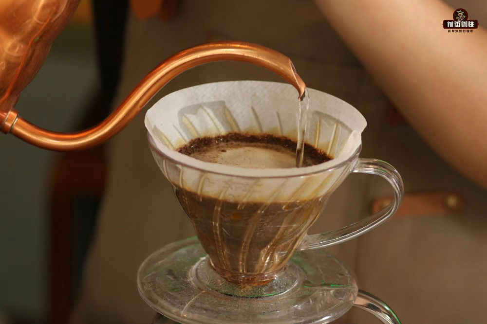 Hario V60滤杯的构造原理与手冲技巧:从设计逻辑到实操参数全解析 Hario V60滤杯的构造原理与手冲技巧:从设计逻辑到实操参数全解析