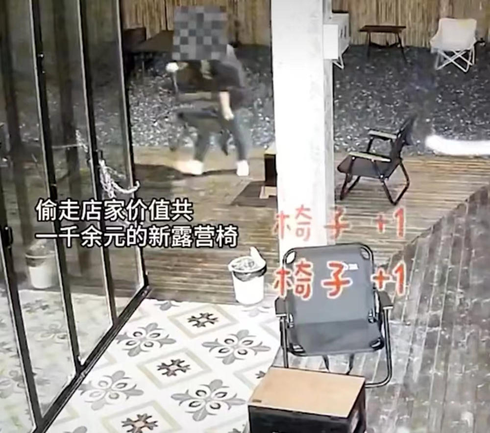 黄山咖啡店十把露营椅凌晨遭窃，监控记录全过程，警方提醒商户加强防范