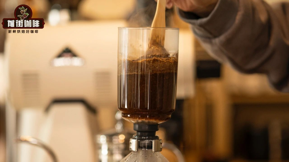 虹吸壶冲煮对比:搅拌与浸泡两种手法如何影响咖啡风味与萃取节奏 虹吸壶冲煮对比:搅拌与浸泡两种手法如何影响咖啡风味与萃取节奏