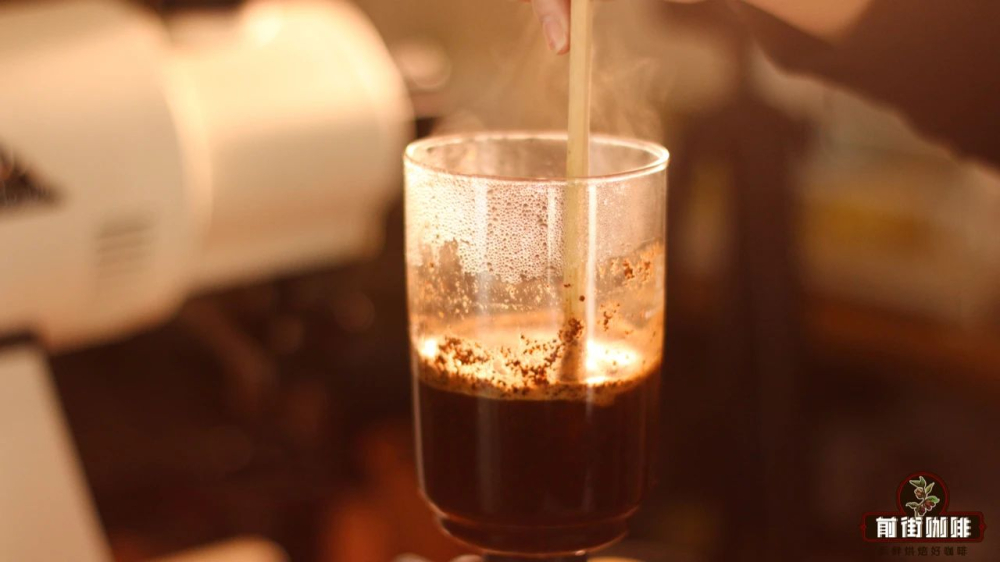 法压壶与虹吸壶冲煮咖啡风味差异解析:萃取原理、操作方式及出品口感对比 法压壶与虹吸壶冲煮咖啡风味差异解析:萃取原理、操作方式及出品口感对比