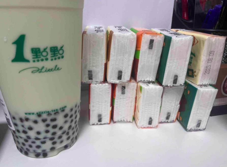 茶饮外卖起送门槛引热议:一杯难送、凑单买纸巾,消费者与门店各有苦衷 茶饮外卖起送门槛引热议:一杯难送、凑单买纸巾,消费者与门店各有苦衷