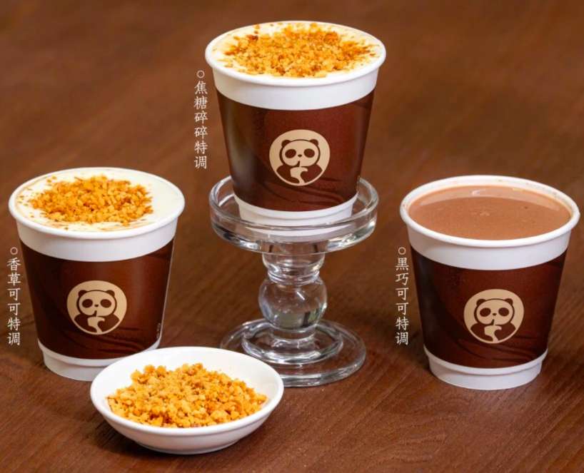 茶百道推出300ml全球味特调热饮,容量与定价引热议,吸管搭配成吐槽焦点 茶百道推出300ml全球味特调热饮,容量与定价引热议,吸管搭配成吐槽焦点