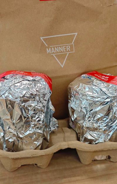 Manner冬季锡纸保温包装再度上线,顾客感动与员工压力并存 Manner冬季锡纸保温包装再度上线,顾客感动与员工压力并存