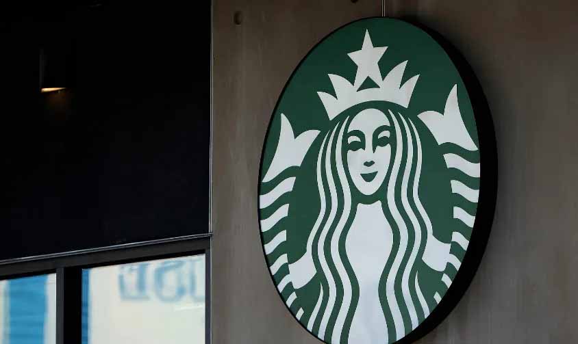 星巴克同店销售回暖却净利骤降，CEO年薪缩水4.5亿绩效奖金落空