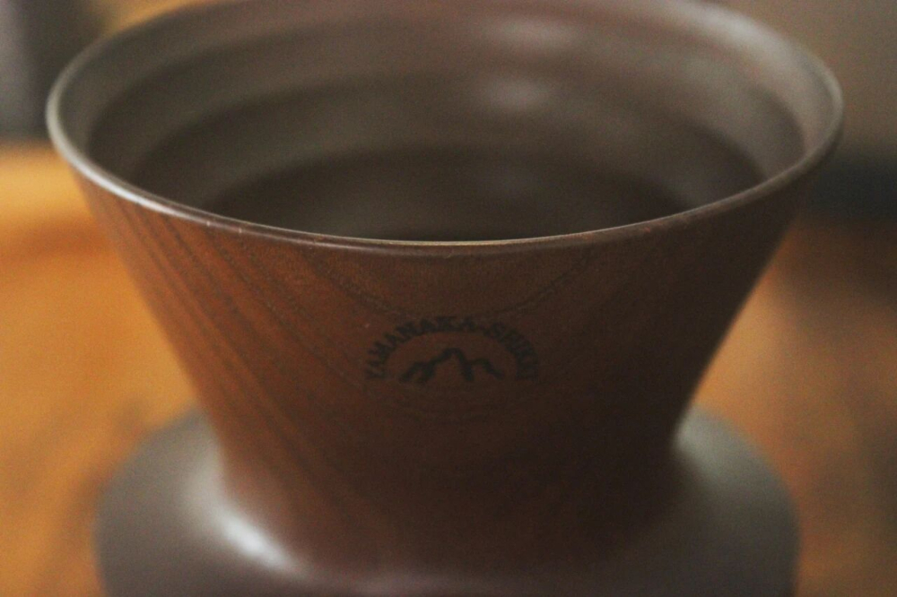 V60与YASUKIYO木制滤杯对比实验：同款云南咖啡豆的萃取差异与搭配建议