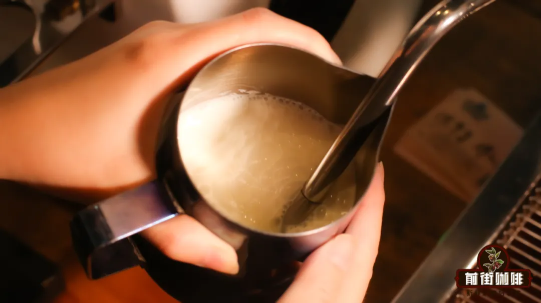卡布奇诺奶泡打法与牛奶温度全解析:从蒸汽打发到绵密质地的专业制作要点 卡布奇诺奶泡打法与牛奶温度全解析:从蒸汽打发到绵密质地的专业制作要点
